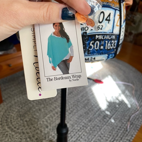The Bordeaux Wrap-NWT - Picture 5 of 8